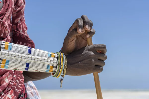 Masai Stammeshand Mit Einem Farbenfrohen Armband Aus Nächster Nähe Sansibar — Stockfoto