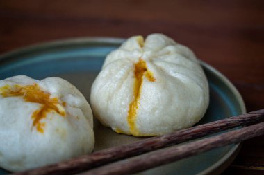 Vietnam 'da bir restoranda Çin Dim Sum' u tabakta.