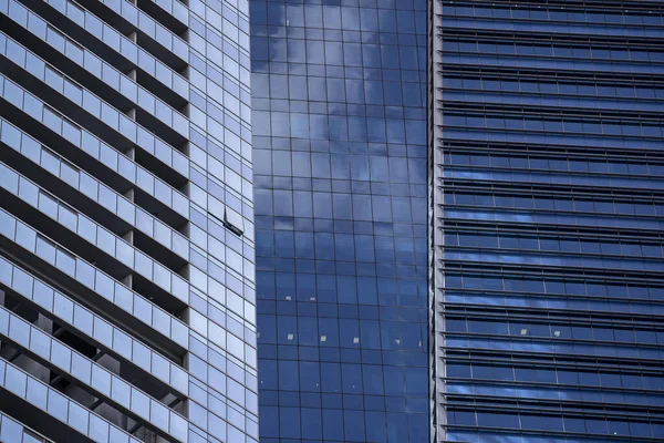 Höga Glas Skyskrapor Gatorna Singapore Office Fönster Bakgrund Närbild — Stockfoto