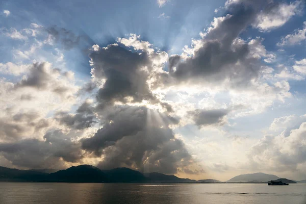 Rayos Sol Través Las Nubes Amanecer Isla Koh Samui Tailandia — Foto de Stock