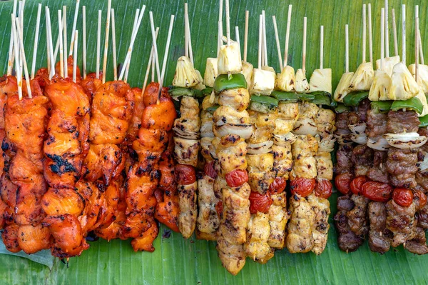 Skewers Pieces Grilled Barbecue Green Bell Pepper Red Tomato Meat — Stock Photo, Image