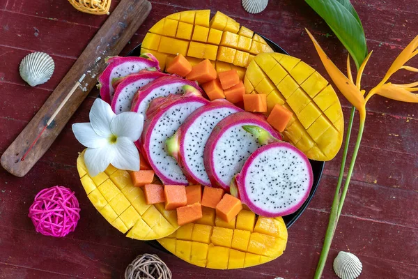 있습니다 다채롭게 과일들의 Mango Papaya Pitahaya — 스톡 사진