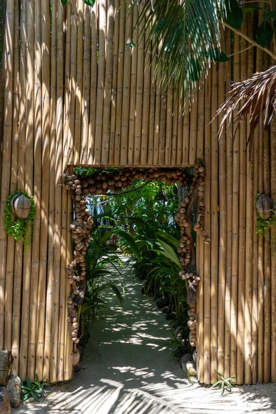 Entrada Para Praia Cerca Paus Bambu Tailândia Conceito Férias Verão — Fotografia de Stock