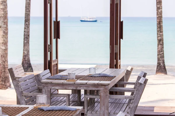 Tropical Beach Cafe Wooden Table Chairs Blue Sea Water Background — Stock Photo, Image