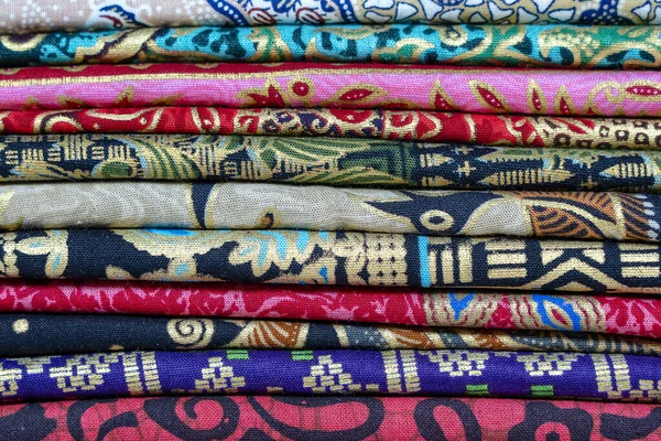 Sortimento Sarongs Coloridos Para Venda Mercado Local Ilha Bali Ubud — Fotografia de Stock