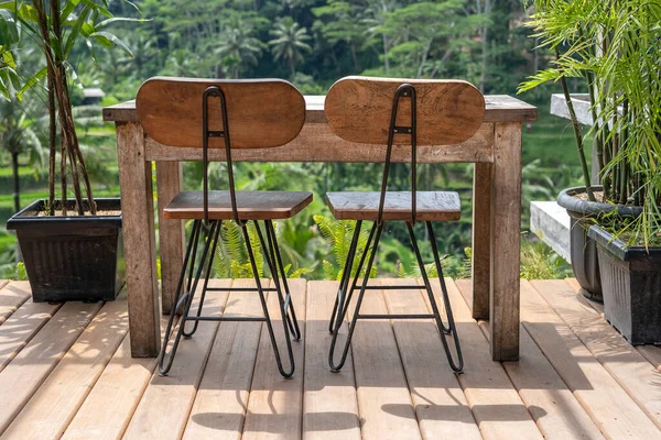 Houten Tafel Stoelen Leeg Tropisch Café Naast Rijstterrassen Eiland Bali — Stockfoto