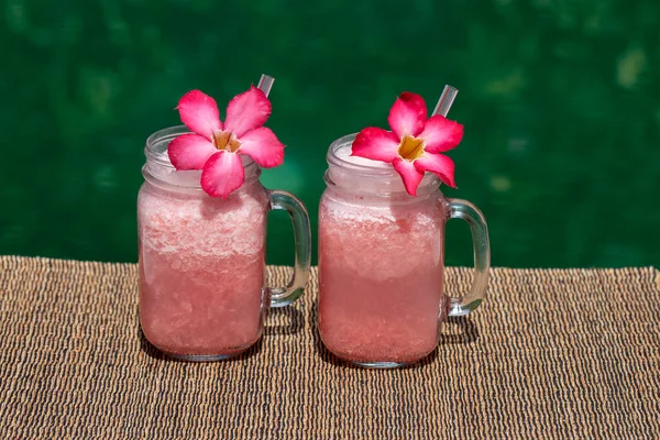 Homemade Grapefruit Pink Shake Smoothie Two Glass Mug Swimming Pool — Stock Photo, Image