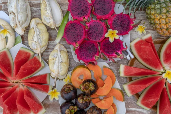 Tropiska Frukter Sortiment Närbild Ovanifrån Många Färgglada Mogna Frukter Bakgrund — Stockfoto