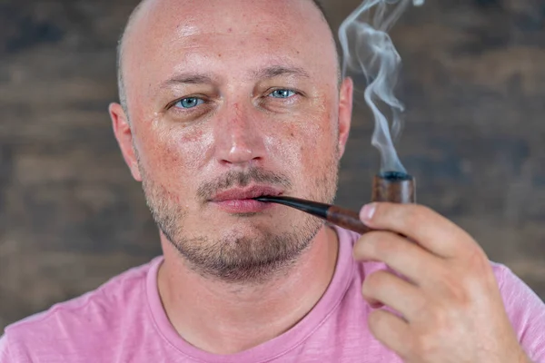 Fumeur Pipe Portrait Homme Âge Moyen Intérieur Mauvaises Habitudes Dépendance — Photo