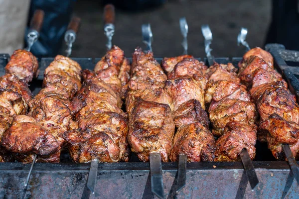 Carne Arrosto Cotta Barbecue Cottura Kebab Alla Griglia Spiedino Metallo — Foto Stock