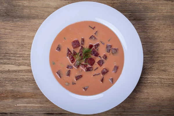 Kalte Rote Bete Suppe Mit Gemüse Auf Holztisch Nahaufnahme — Stockfoto