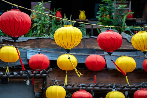 越南海安古城街道上的传统灯具被关上了 — 图库照片