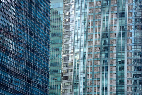 Höga Glas Skyskrapor Gatorna Singapore Office Fönster Bakgrund Närbild — Stockfoto