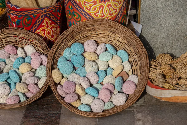 Coloridas Piedras Pómez Canasta Mimbre Mercado Callejero Sharm Sheikh Egipto — Foto de Stock