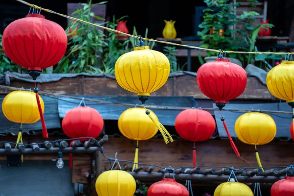 Lampes Traditionnelles Dans Rue Hoi Une Vieille Ville Vietnam Gros — Photo