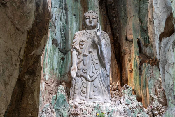 Grande Statua Pietra Buddha Nella Grotta Delle Montagne Marmo Sud — Foto Stock