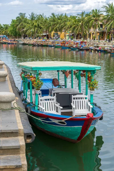 Vietnam Hoi Kentindeki Nehir Suyundaki Ahşap Tekne Manzarası — Stok fotoğraf