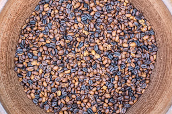 Geröstete Kaffeebohnen Einer Tonkanne Auf Dem Lokalen Markt Auf Der — Stockfoto