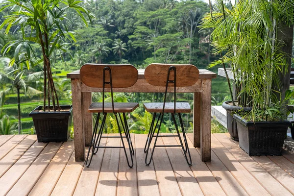 Asztal Székek Üres Trópusi Kávézó Mellett Rizs Teraszok Sziget Bali — Stock Fotó