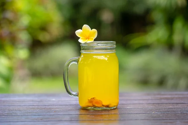 Energy Tonic Drink Mit Kurkuma Ingwer Zitrone Und Honig Glasbecher — Stockfoto