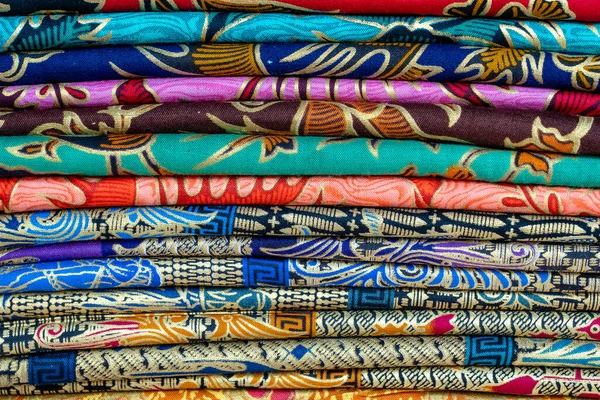 Yerel Pazarda Satılık Renkli Giysi Çeşitleri Var Ada Bali Ubud — Stok fotoğraf