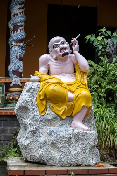 Staty Buddistisk Pensiv Man Ett Kinesiskt Tempel Staden Danang Vietnam — Stockfoto