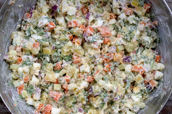 Gesundes Hausgemachtes Traditionelles Russisches Salatolivier Fertig Zum Essen Nahaufnahme Draufsicht — Stockfoto