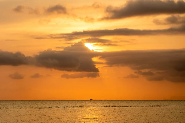 Hermoso Atardecer Sobre Aguas Tranquilas Concepto Vacaciones Verano Isla Koh — Foto de Stock