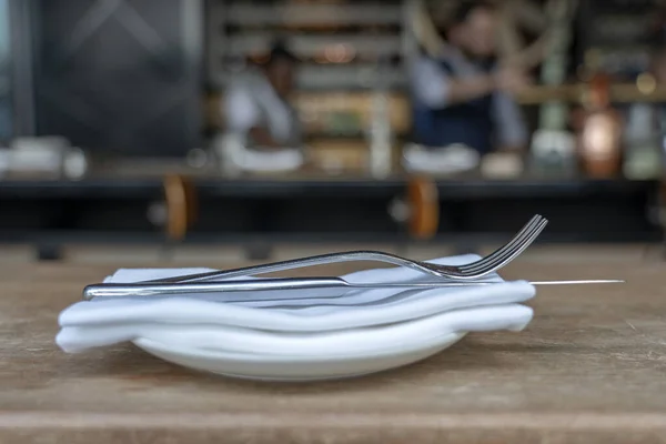 Empty Plate Fork Knife White Napkin Wooden Table Restaurant Close — Stock Photo, Image