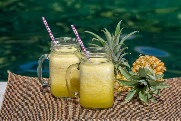 Smoothie Maison Mangue Ananas Fait Avec Lait Coco Dans Deux — Photo