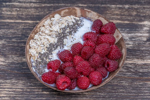 Batido Tazón Coco Con Frambuesas Harina Avena Semillas Chía Para — Foto de Stock