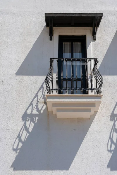 Fenster Mit Balkon Hausfassade Mit Gusseisernen Ornamenten Bodrum Türkei — Stockfoto