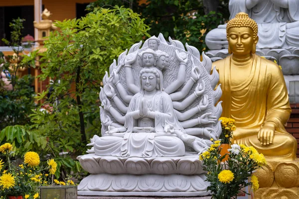 越南丹南市一座佛寺中的佛像的大理石雕塑 靠近点 — 图库照片