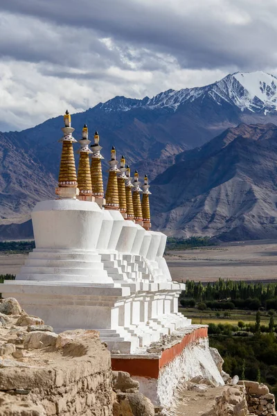 Many Buddhist White Stupas Himalayas Mountains Background Shey Palace Ladakh — Stock Photo, Image