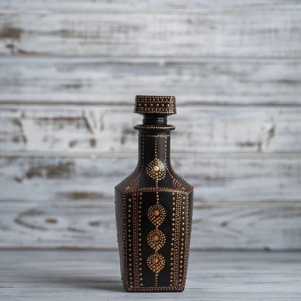 Dekorative Keramikflasche Mit Schwarzen Roten Und Goldenen Farben Bemalte Flasche — Stockfoto