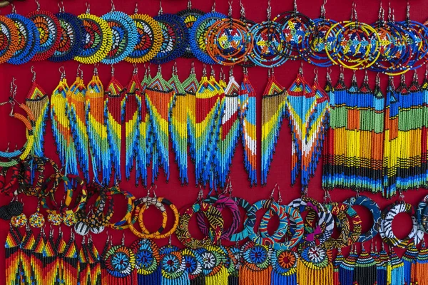 Brincos Tribais Masai Coloridos Para Venda Para Turistas Mercado Praia — Fotografia de Stock