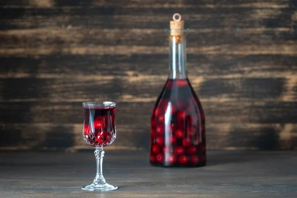 Teinture Maison Cerise Rouge Dans Une Bouteille Verre Verre Vin — Photo