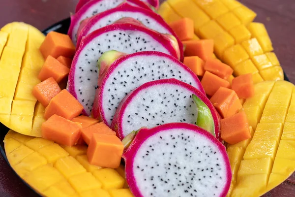 Surtido Frutas Tropicales Plato Cerca Fondo Muchas Frutas Tropicales Maduras — Foto de Stock