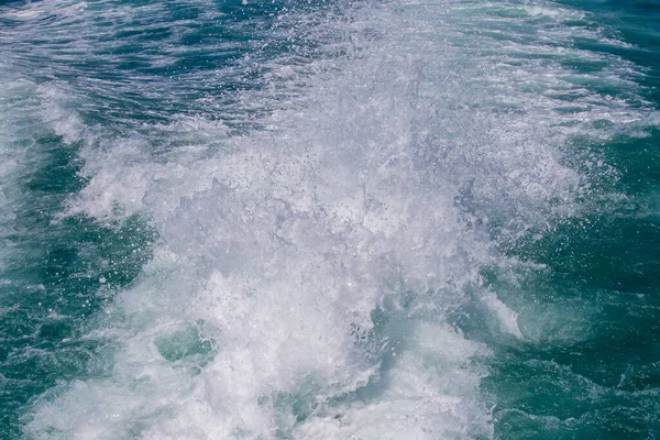 Océano Azul Olas Agua Mar Con Veloz Barco Yate Despertar — Foto de Stock