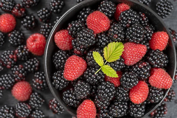 Hintergrund Aus Frischen Bio Brombeeren Und Himbeeren Hautnah Jede Menge — Stockfoto