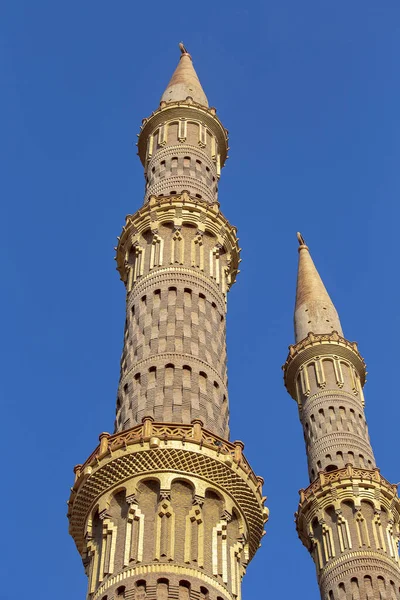 Duas Torres Mesquita Sahaba Contra Céu Azul Sharm Sheikh Egito — Fotografia de Stock