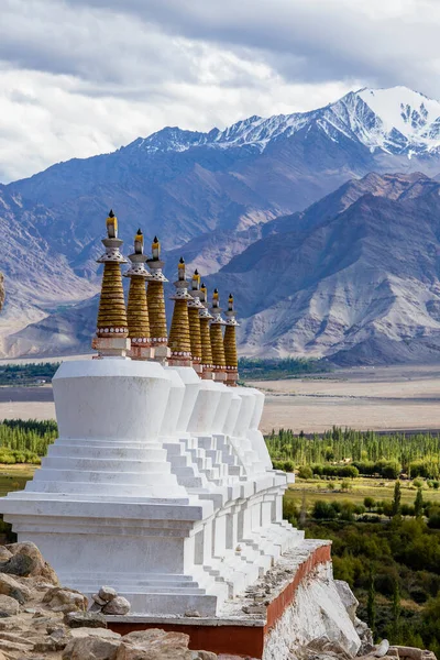 Many Buddhist White Stupas Himalayas Mountains Background Shey Palace Ladakh — Stock Photo, Image