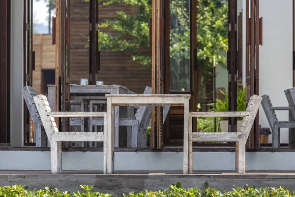 Tropisch Strandcafé Met Houten Tafel Stoelen Thailand Rustieke Houten Meubels — Stockfoto