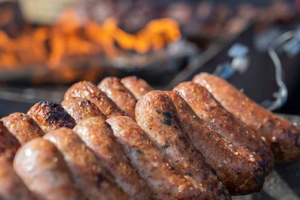 Stekt Korv För Försäljning Gatumarknaden Ukraina Närbild — Stockfoto