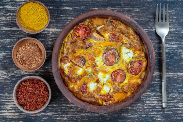 Keramische Kom Met Plantaardige Frittata Eenvoudige Vegetarische Gerechten Frittata Met — Stockfoto