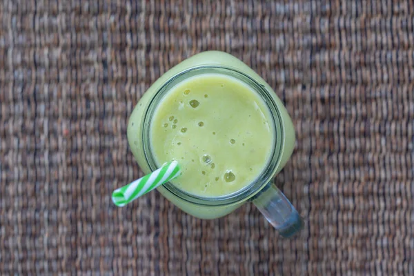 Frischer Grüner Smoothie Aus Avocado Kiwi Banane Und Honig Glasbecher — Stockfoto