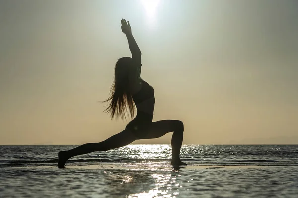 Silhouette Woman Standing Yoga Pose Tropical Beach Sunset Caucasian Girl — Stock Photo, Image