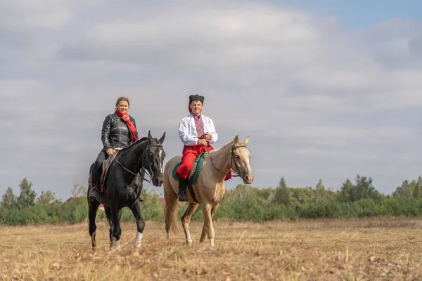 Slavuta Ukraine September 2019 Ukrainian Guy Girl Horseback Participate Ethno — Stock Photo, Image