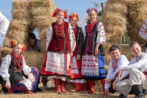 Slavuta Ukraina Wrzesień 2019 Ukraińskie Dziewczęta Chłopcy Strojach Narodowych Biorą — Zdjęcie stockowe