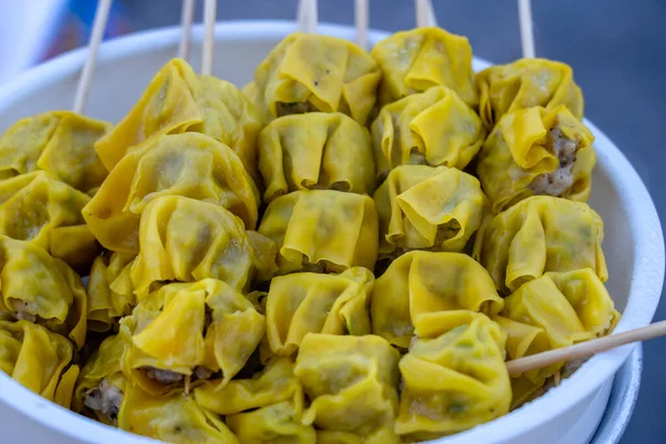 Ångkokt Dimma Bambu Gatumarknaden Thailand Närbild Dim Sum Kinesisk Maträtt — Stockfoto